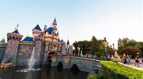 Disneyland runDisney Races Hit Pause in 2026: What’s Going On?